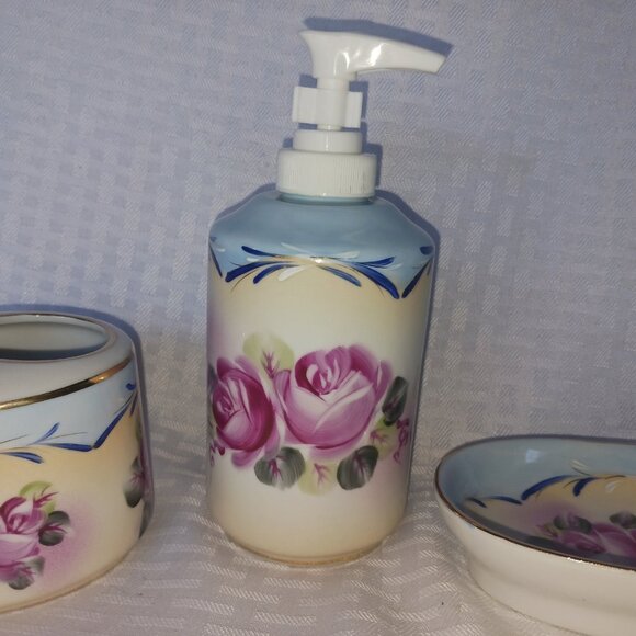 RS Prussia Ceramic Bath 3 Piece Set, Soap Dish, Tooth Brush Holder & Lotion Pump - Picture 3 of 6
